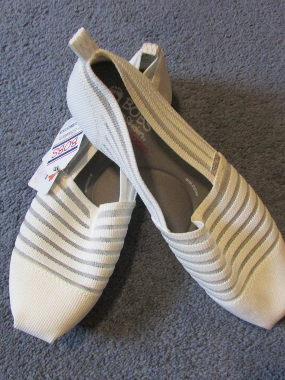 NWT Bobs From Skechers Memory Foam 9 White Slip On Comfort Shoes Scotchgard